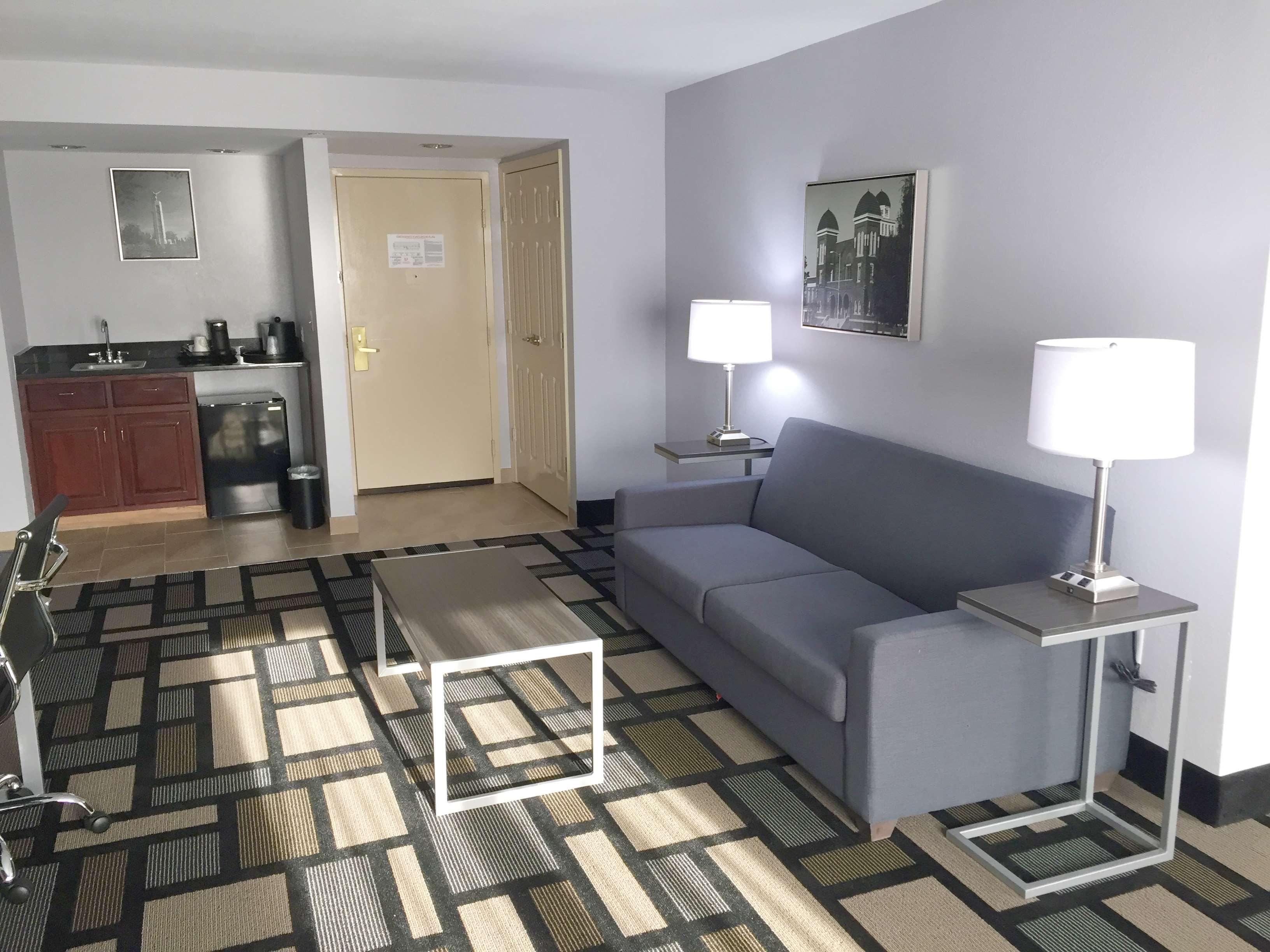 Best Western Plus Birmingham Inn & Suites Exterior photo