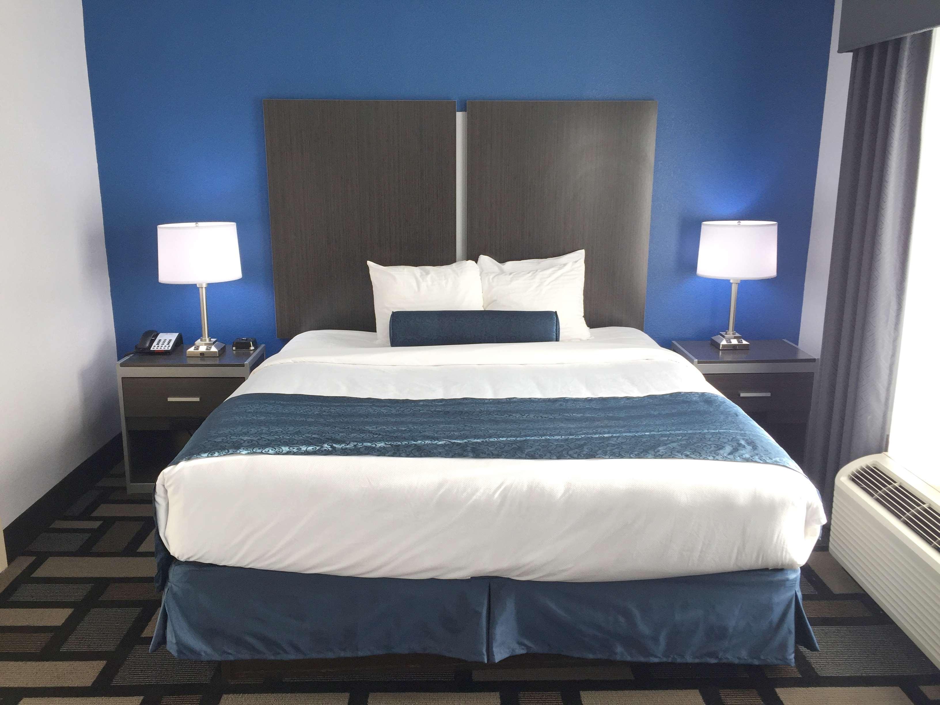 Best Western Plus Birmingham Inn & Suites Exterior photo