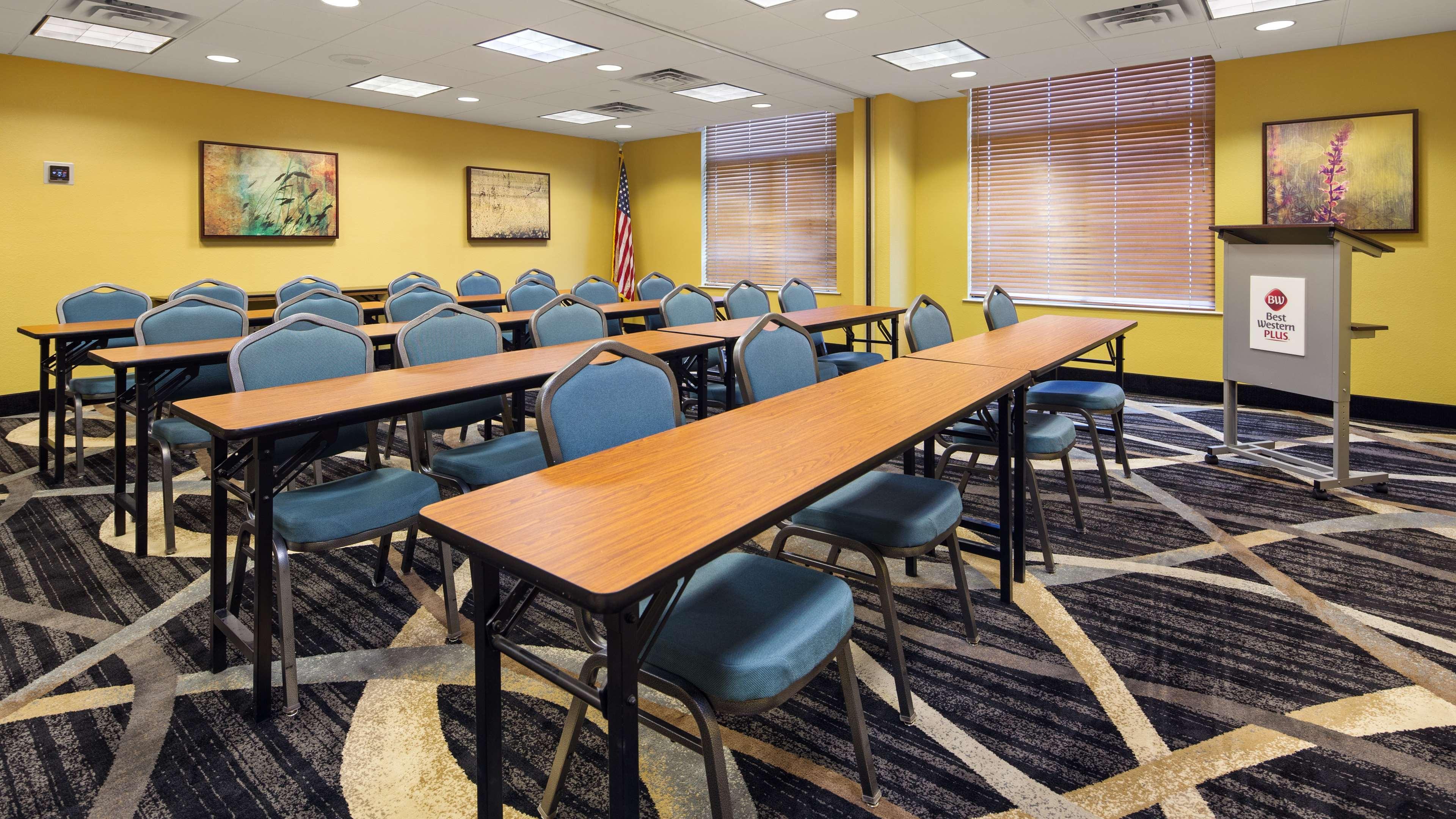 Best Western Plus Birmingham Inn & Suites Exterior photo