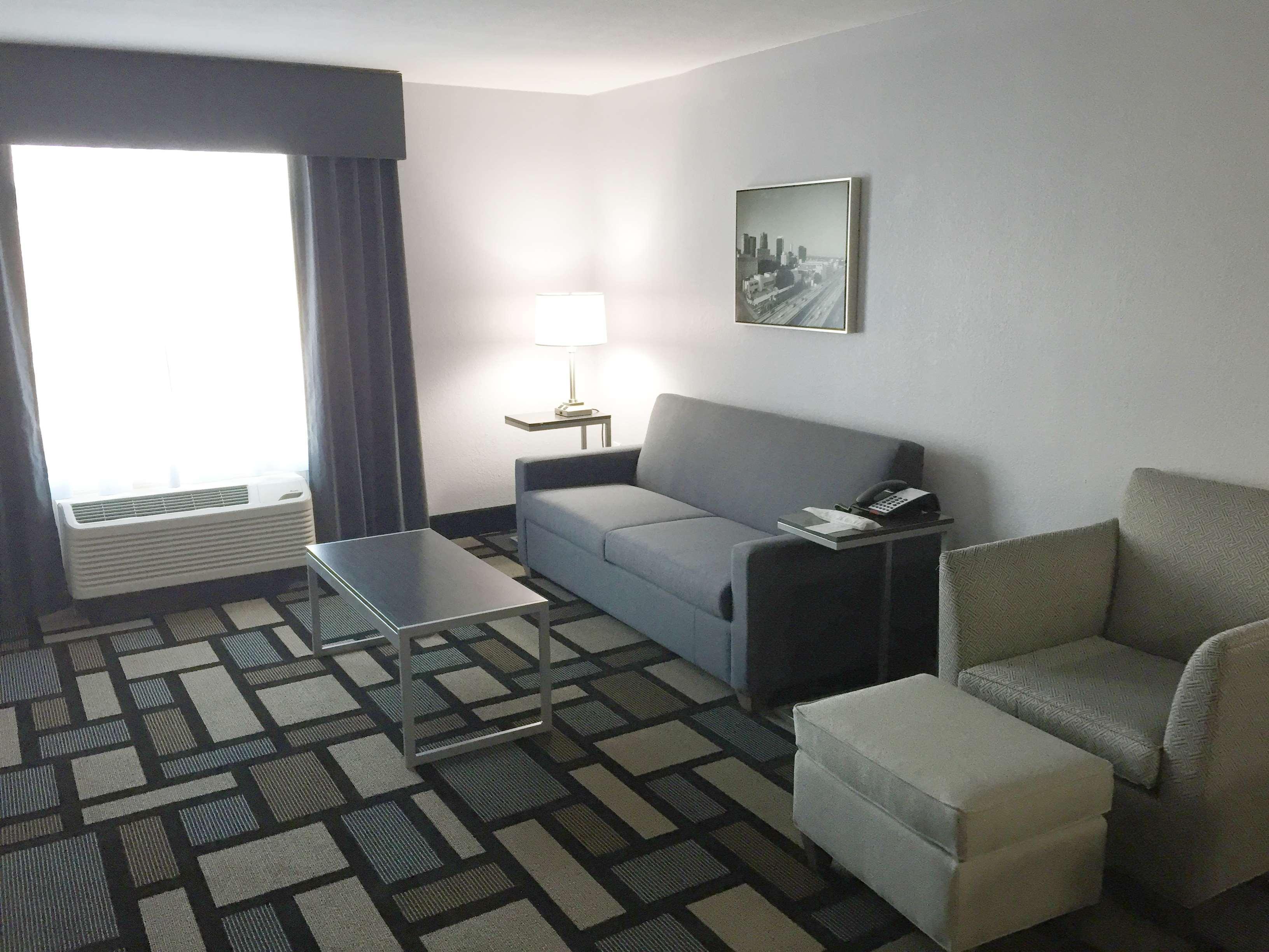 Best Western Plus Birmingham Inn & Suites Exterior photo