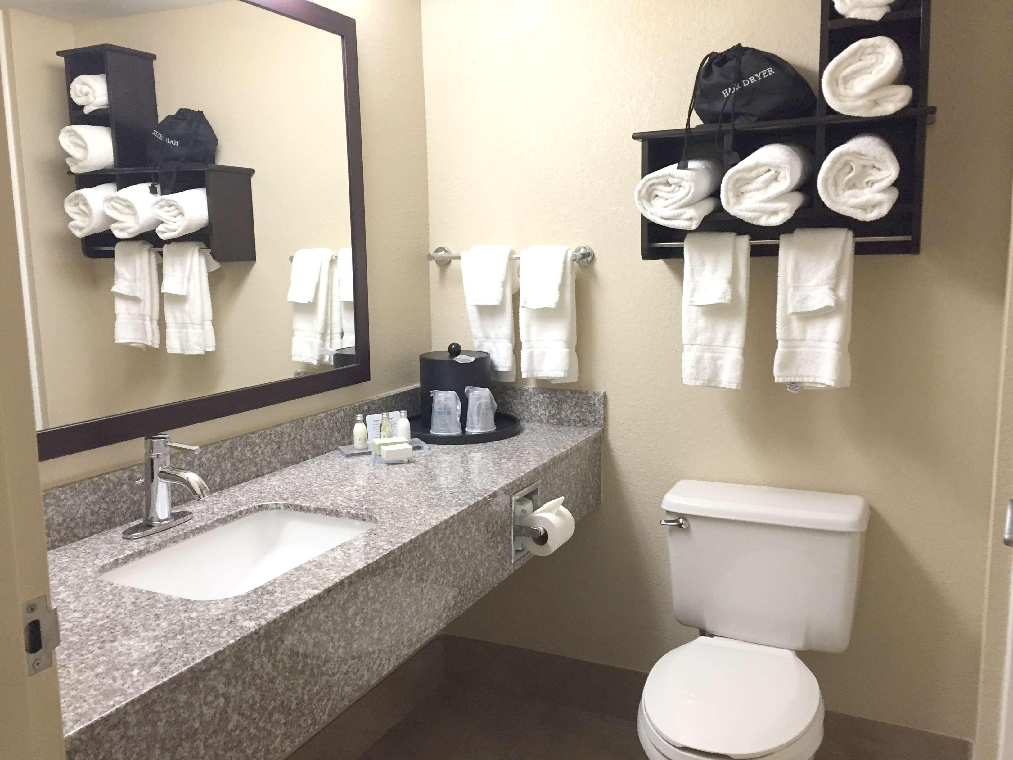 Best Western Plus Birmingham Inn & Suites Exterior photo