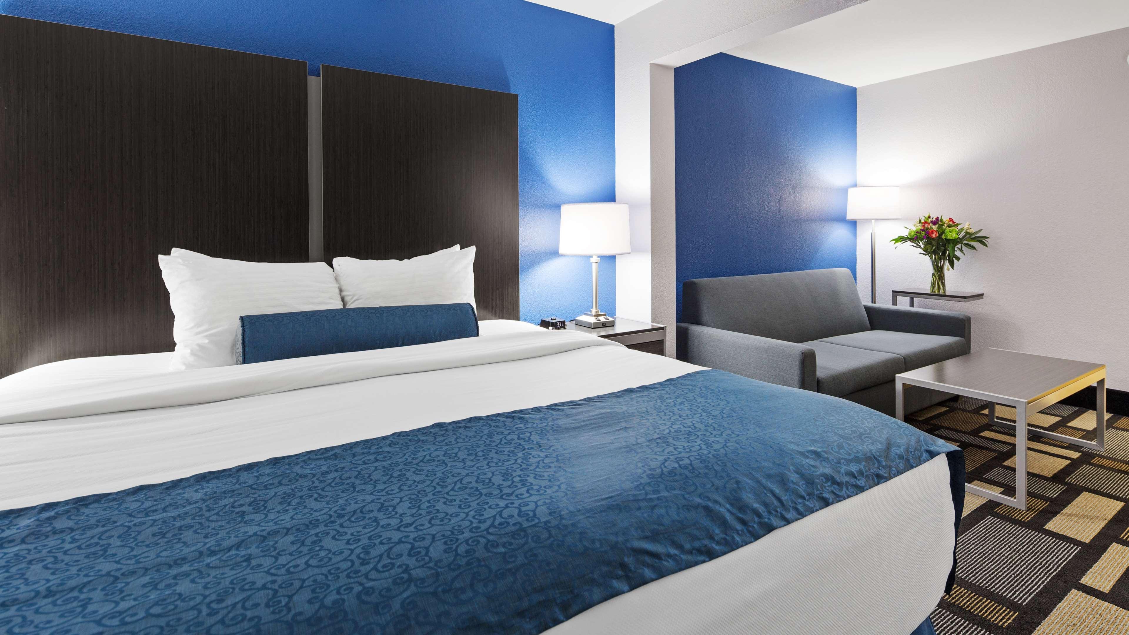 Best Western Plus Birmingham Inn & Suites Exterior photo